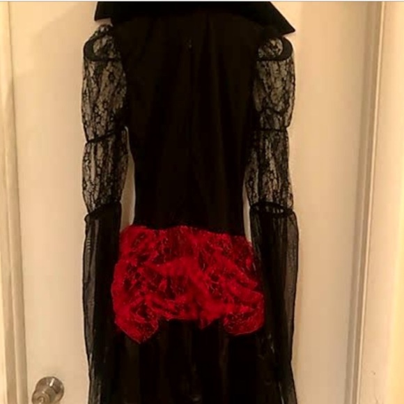 Vampire Mistress Halloween costume - Picture 4 of 4